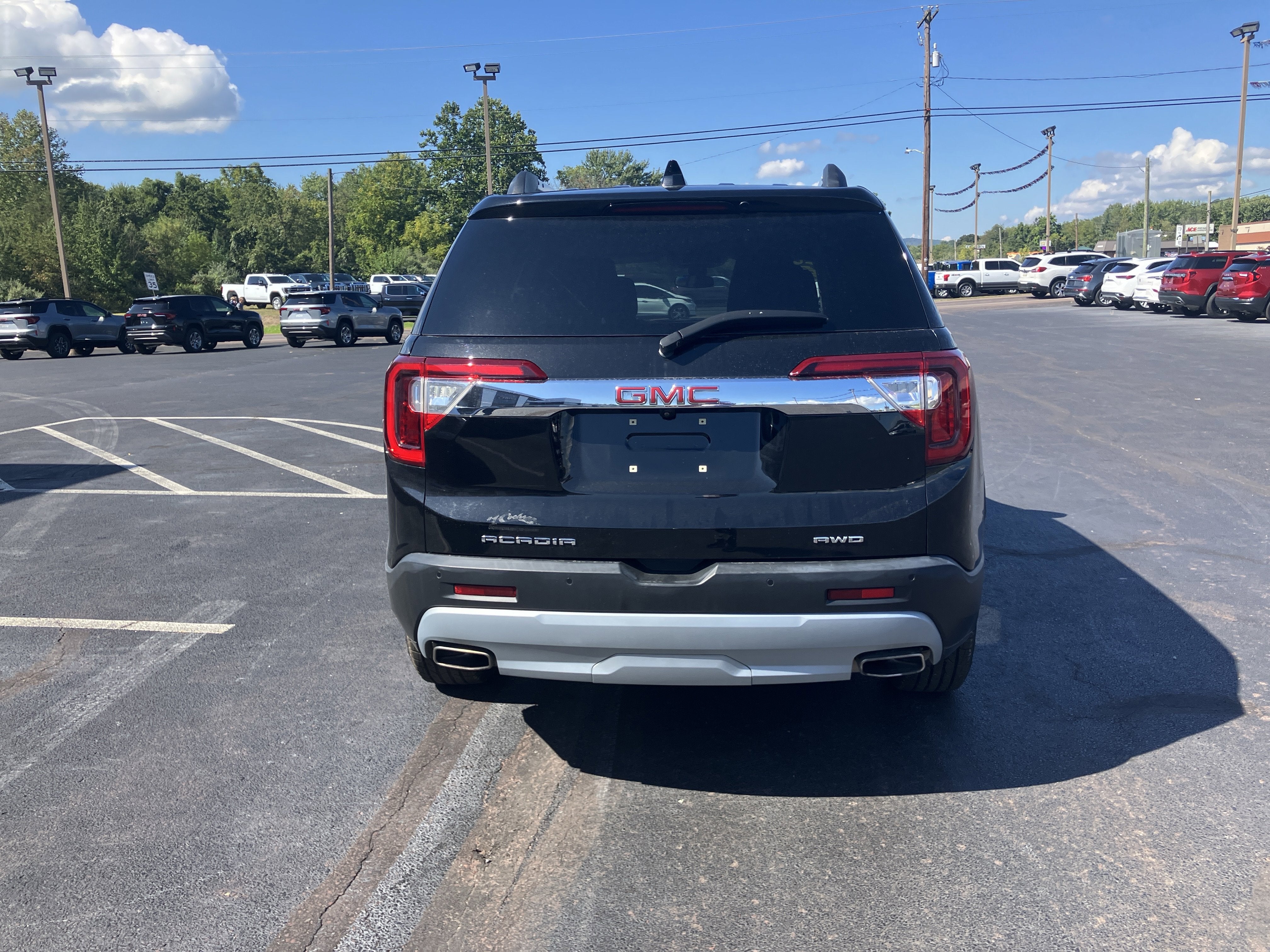 2023 GMC Acadia SLE