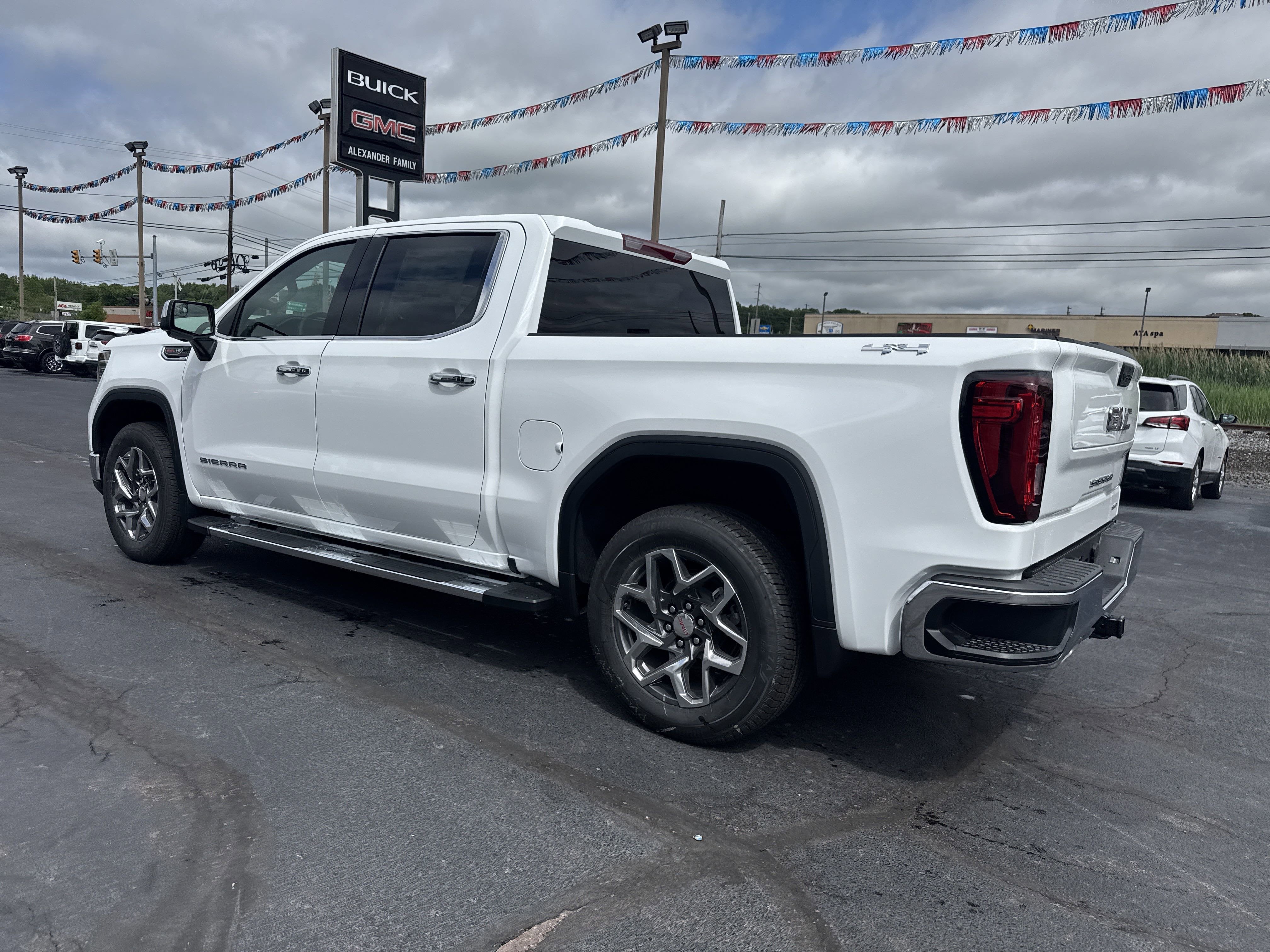 2025 GMC Sierra 1500 SLT