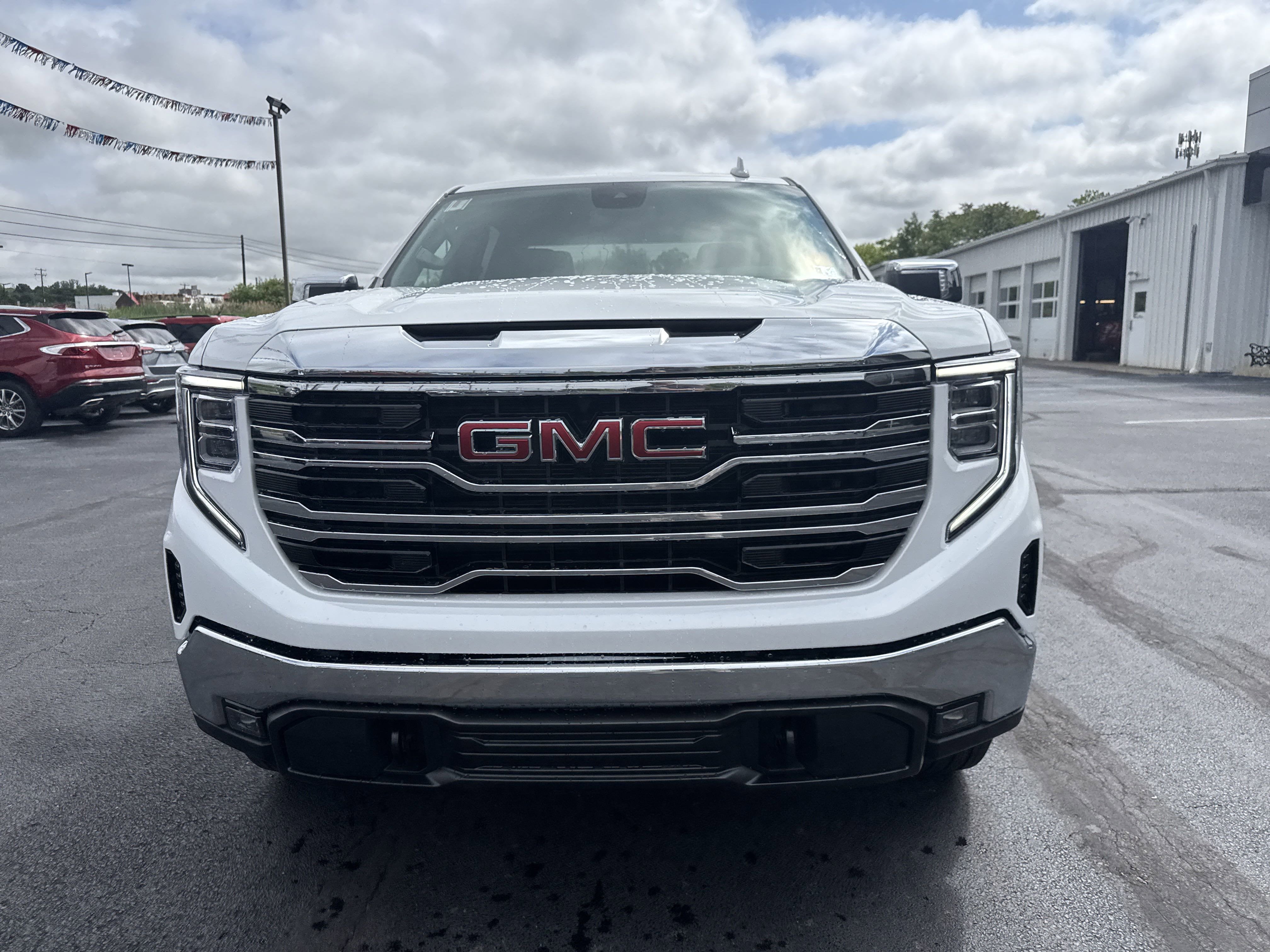2025 GMC Sierra 1500 SLT