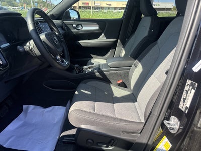 2024 Volvo XC40 Core Bright Theme