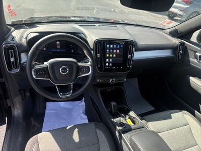2024 Volvo XC40 Core Bright Theme