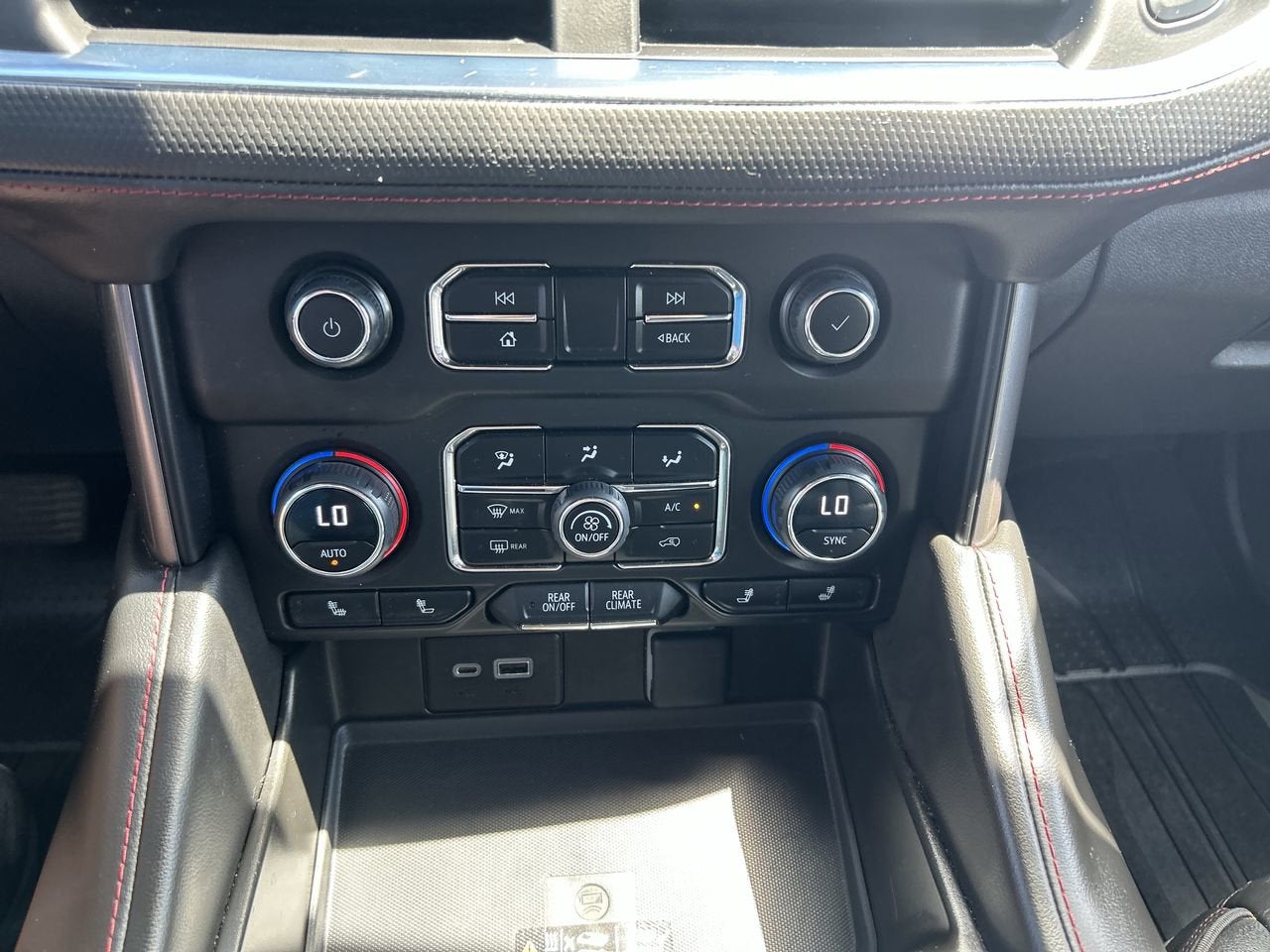 2023 Chevrolet Suburban RST