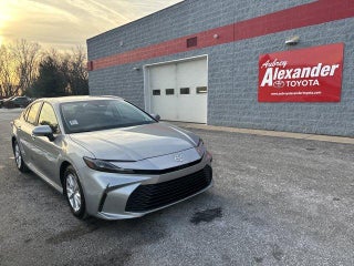2025 Toyota Camry LE (SE)