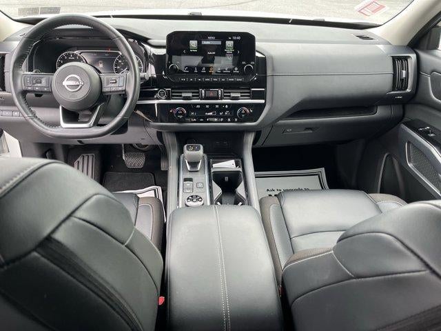 2023 Nissan Pathfinder SL 4WD